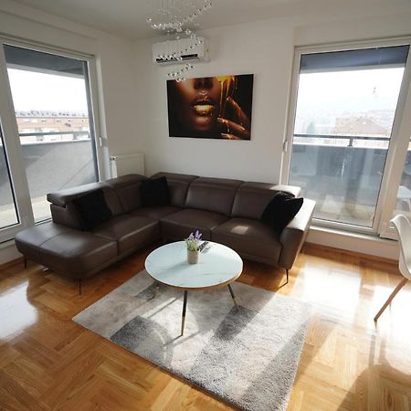 Apartman Venecija บันยาลูกา ภายนอก รูปภาพ