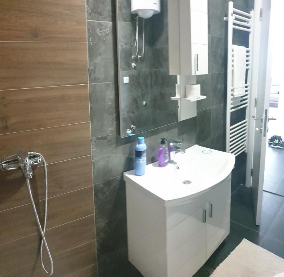 Apartman Venecija บันยาลูกา ภายนอก รูปภาพ