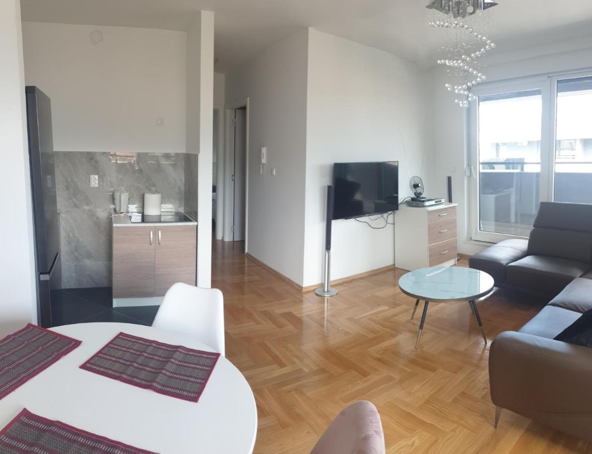 Apartman Venecija บันยาลูกา ภายนอก รูปภาพ