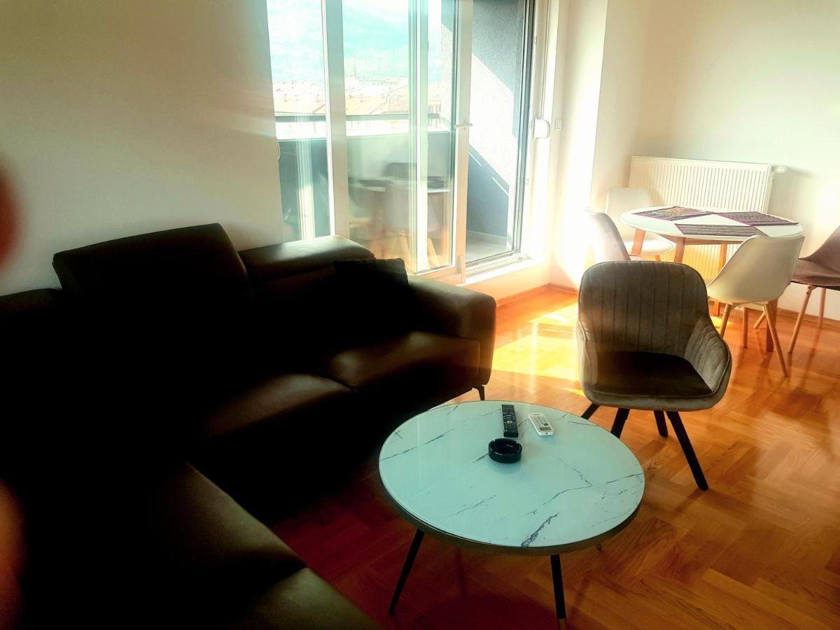 Apartman Venecija บันยาลูกา ภายนอก รูปภาพ