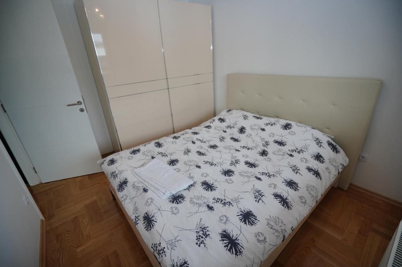 Apartman Venecija บันยาลูกา ภายนอก รูปภาพ
