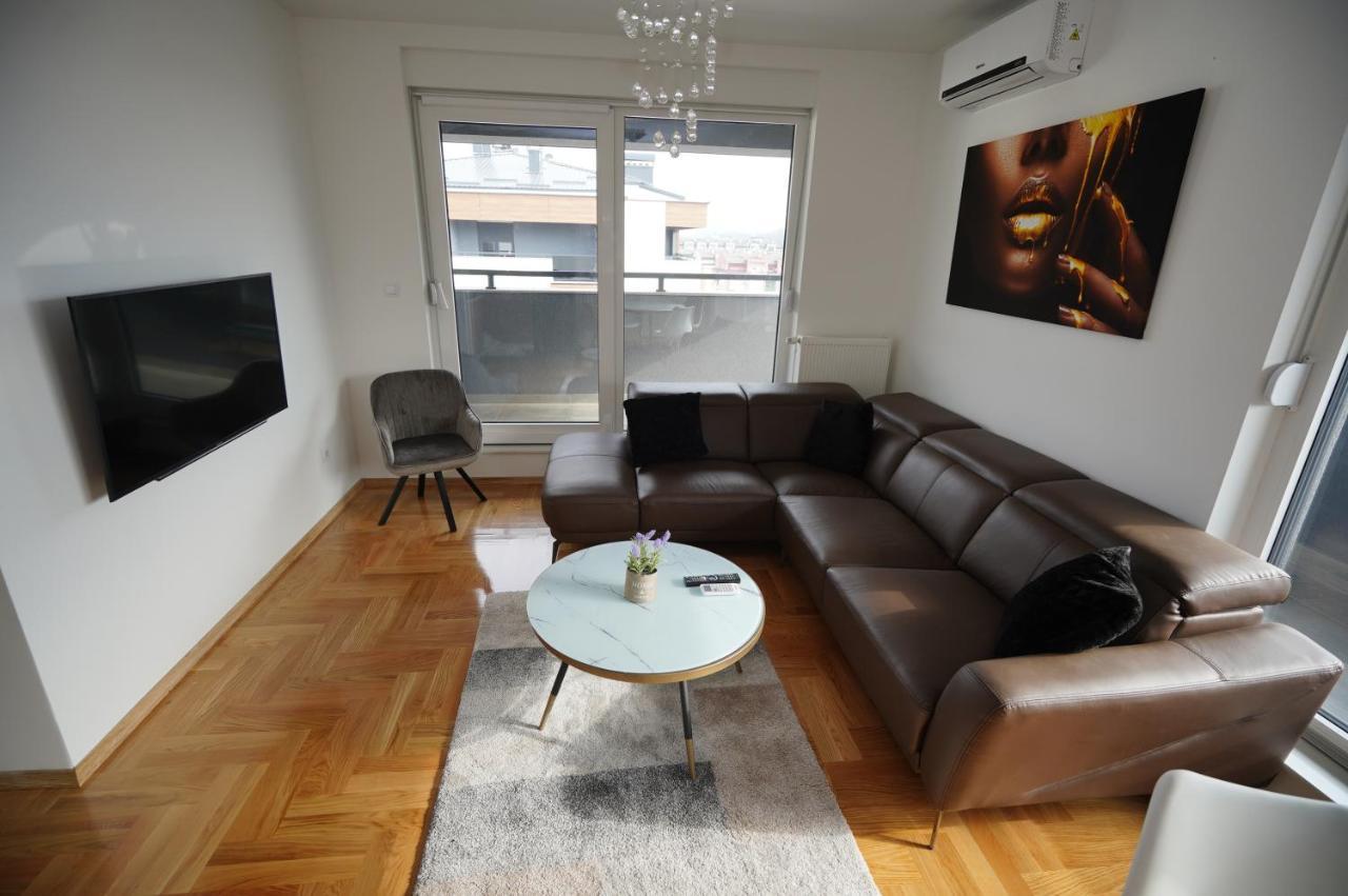 Apartman Venecija บันยาลูกา ภายนอก รูปภาพ