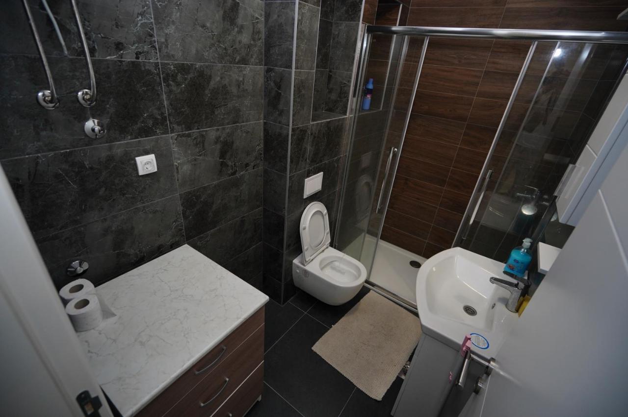 Apartman Venecija บันยาลูกา ภายนอก รูปภาพ