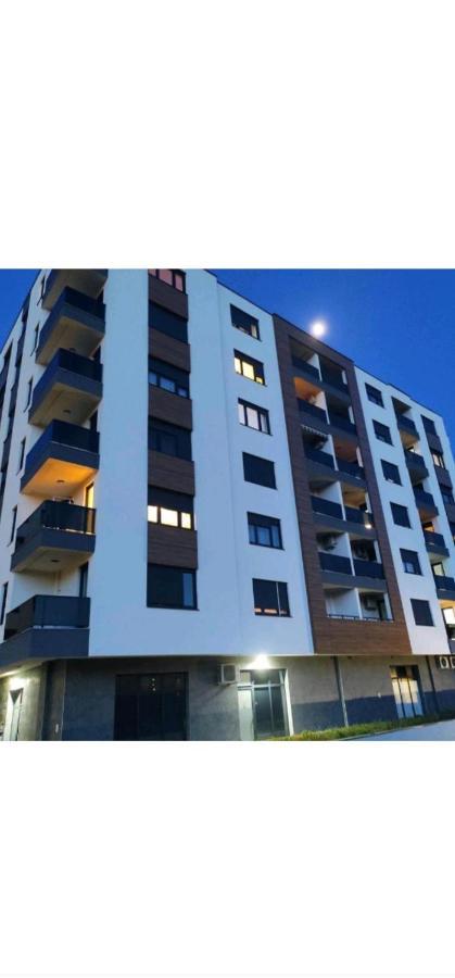Apartman Venecija บันยาลูกา ภายนอก รูปภาพ